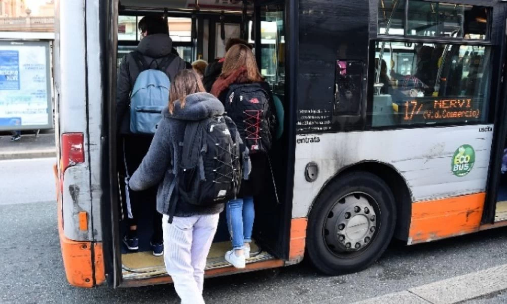 Δεν αστειεύονται οι Ιταλοί-Έως 1.000 ευρώ πρόστιμο σε όποιον μπαίνει σε μέσα αστικής μεταφοράς χωρίς αρνητικό τεστ κορονοϊού ή πιστοποιητικό εμβολιασμένου